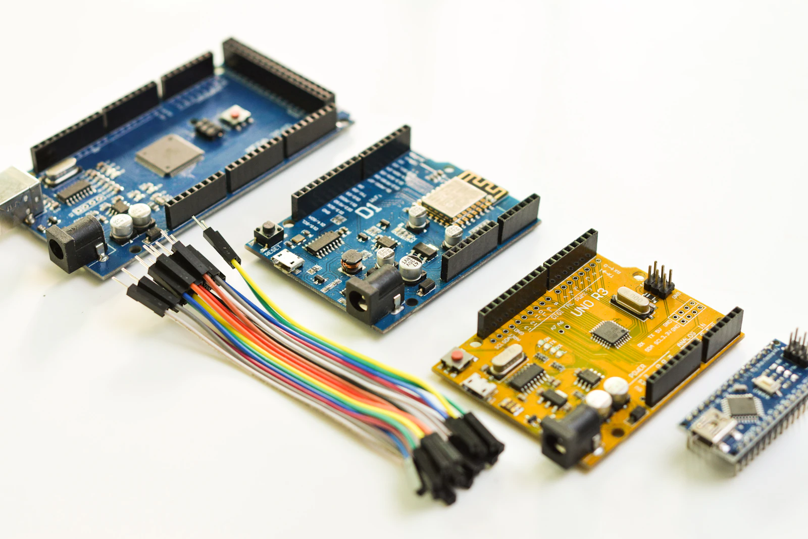 Placas e componentes para prototipagem eletrônica