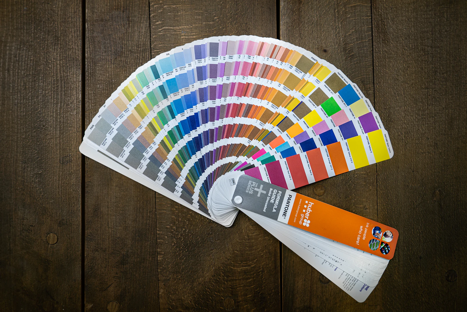 Amostras físicas de cores para identidade visual
